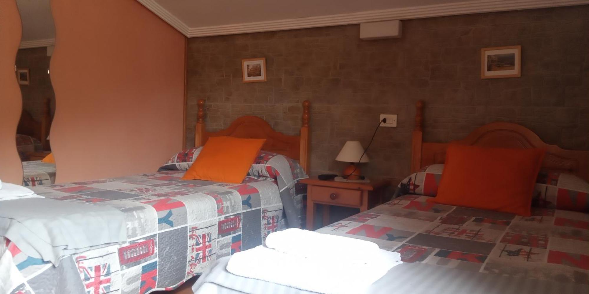 Hostal La Collada De Aralla Aralla de Luna Eksteriør bilde